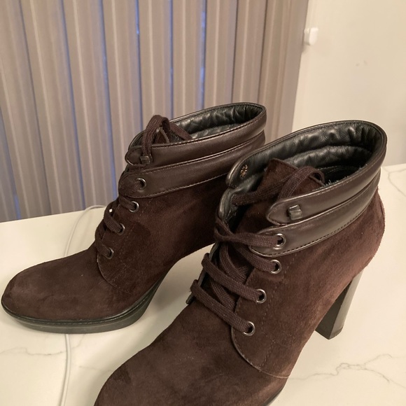 Authentic Tod’s Italian ankle booties, chocolate suede, leather trim, size 38,5 - Picture 3 of 13